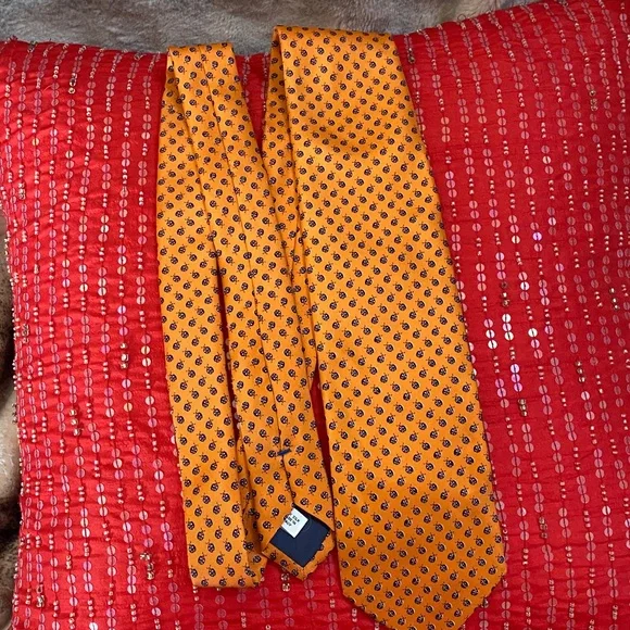 Barneys New York 💯 Silk Made in Italy 🇮🇹 Lucky Lady Bug Timeless Luxurious Tie